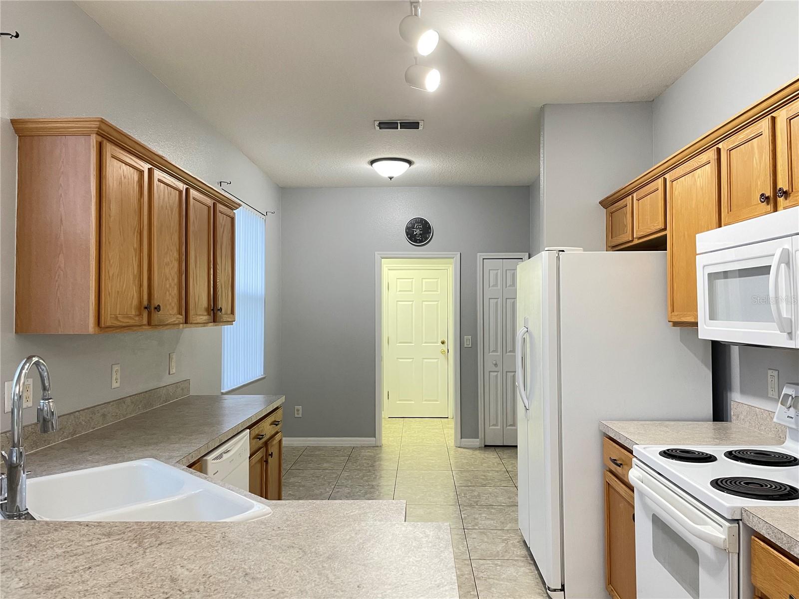 Image 10 of 40 For 10372 Andover Point Circle