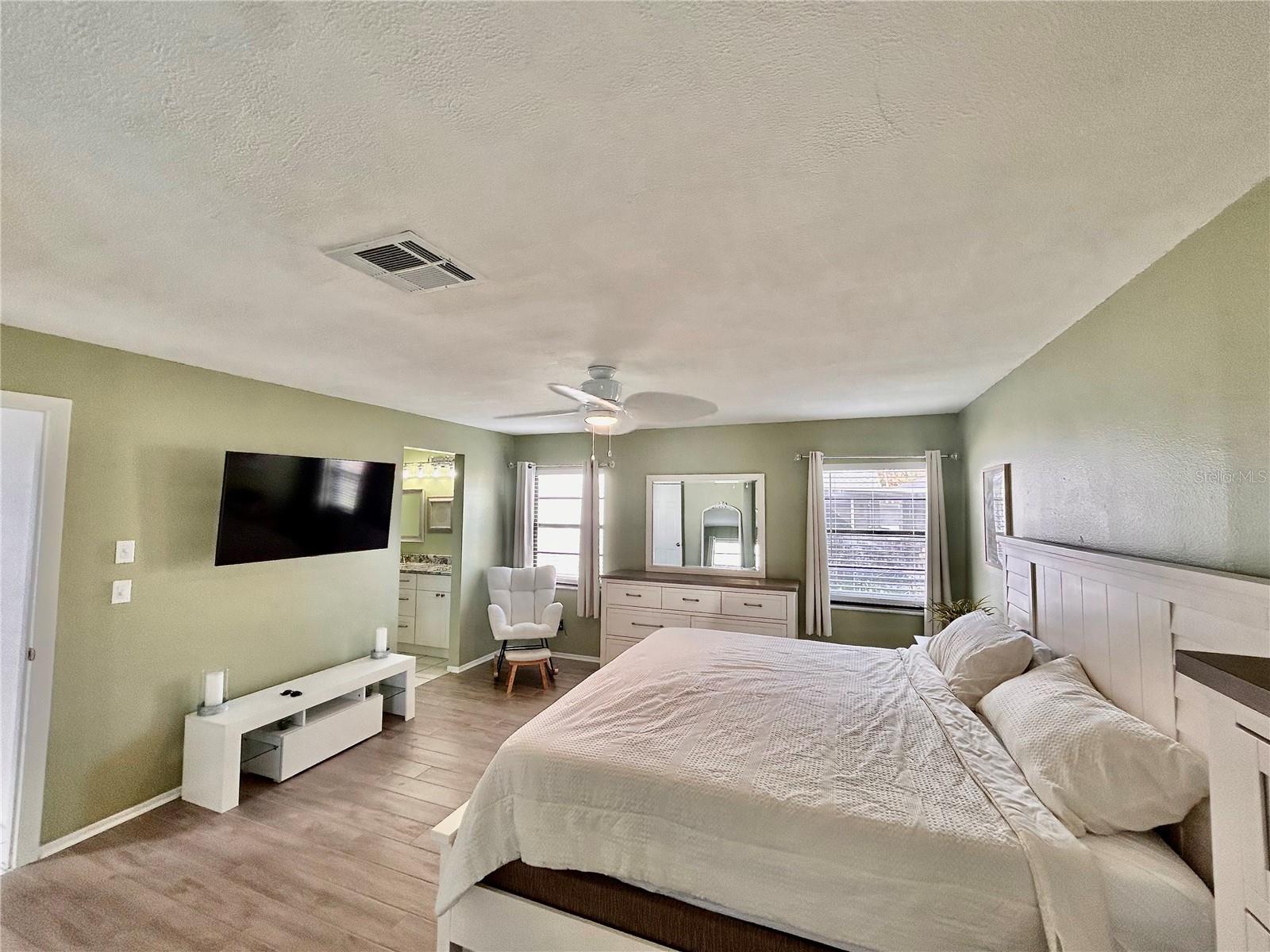 Image 15 of 33 For 8911 Welsh Way