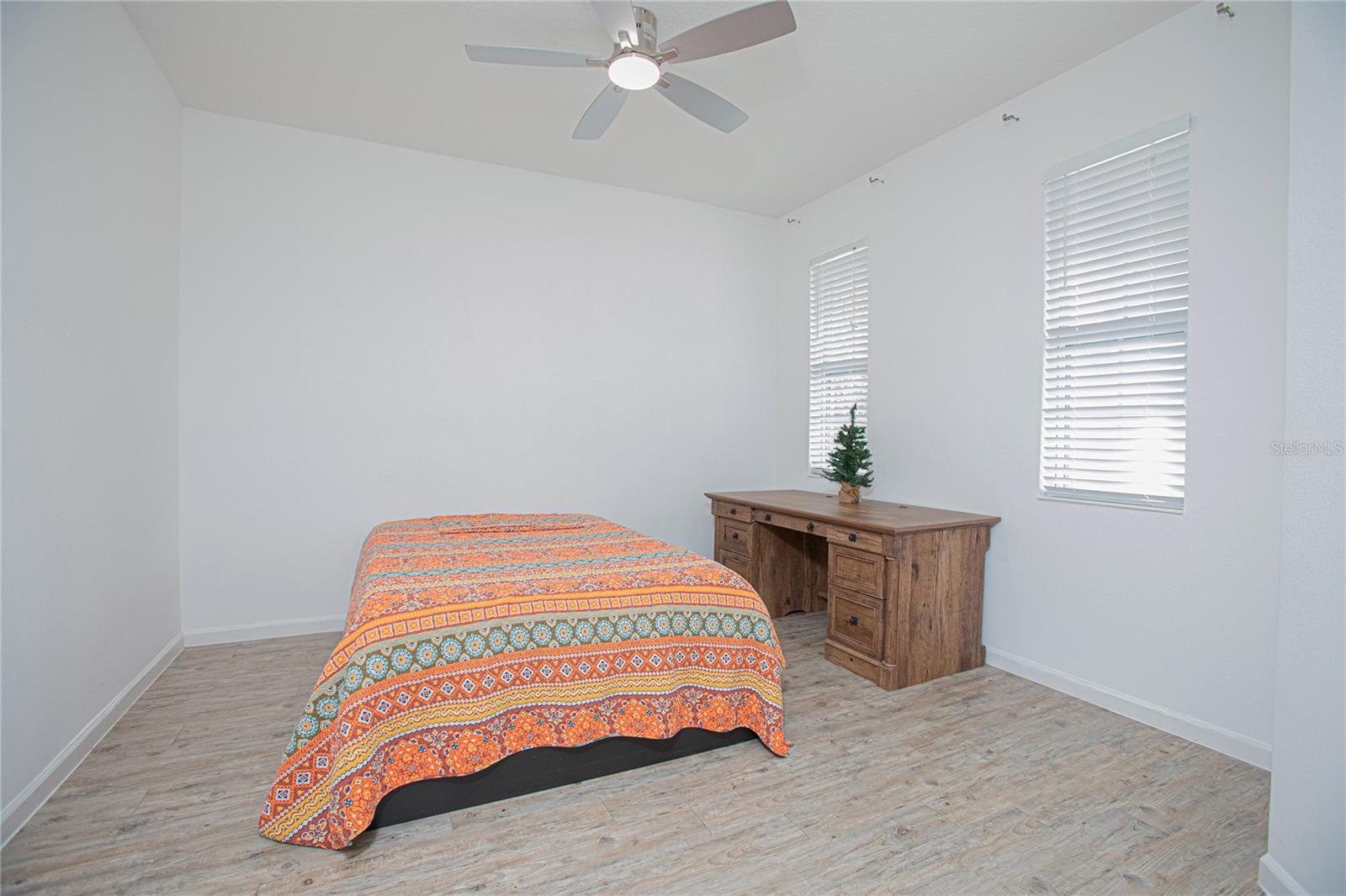 Image 10 of 33 For 2427 Liner Avenue