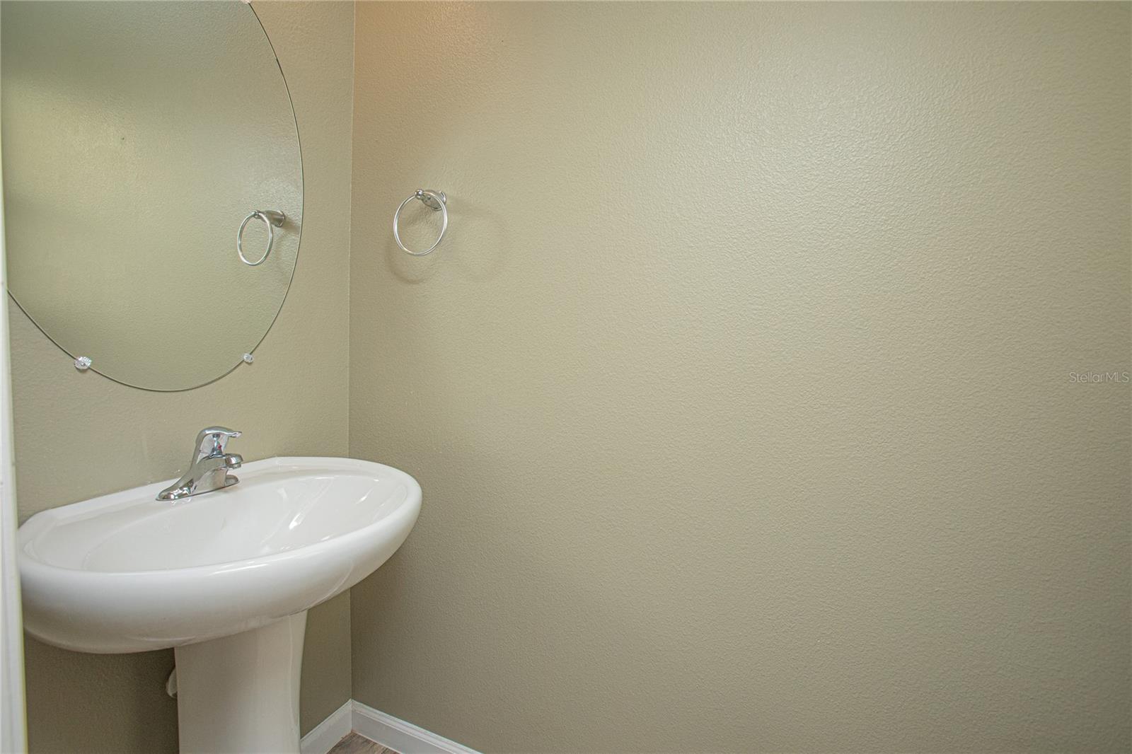 Image 11 of 33 For 2427 Liner Avenue