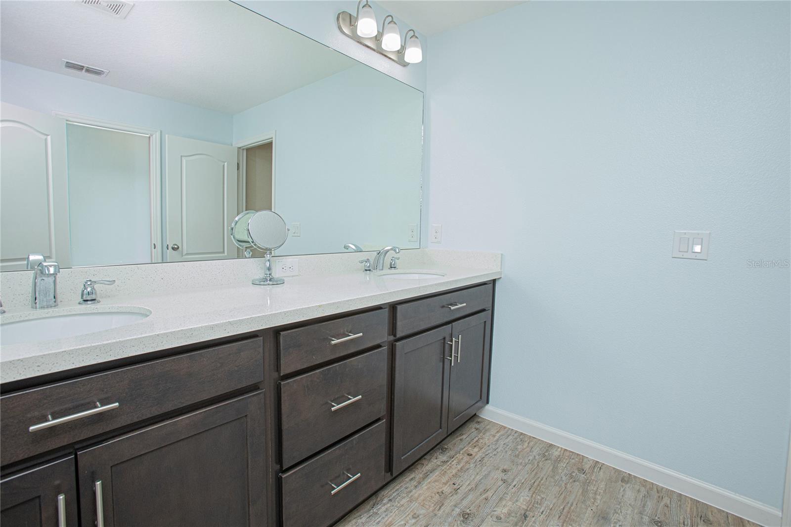 Image 19 of 33 For 2427 Liner Avenue