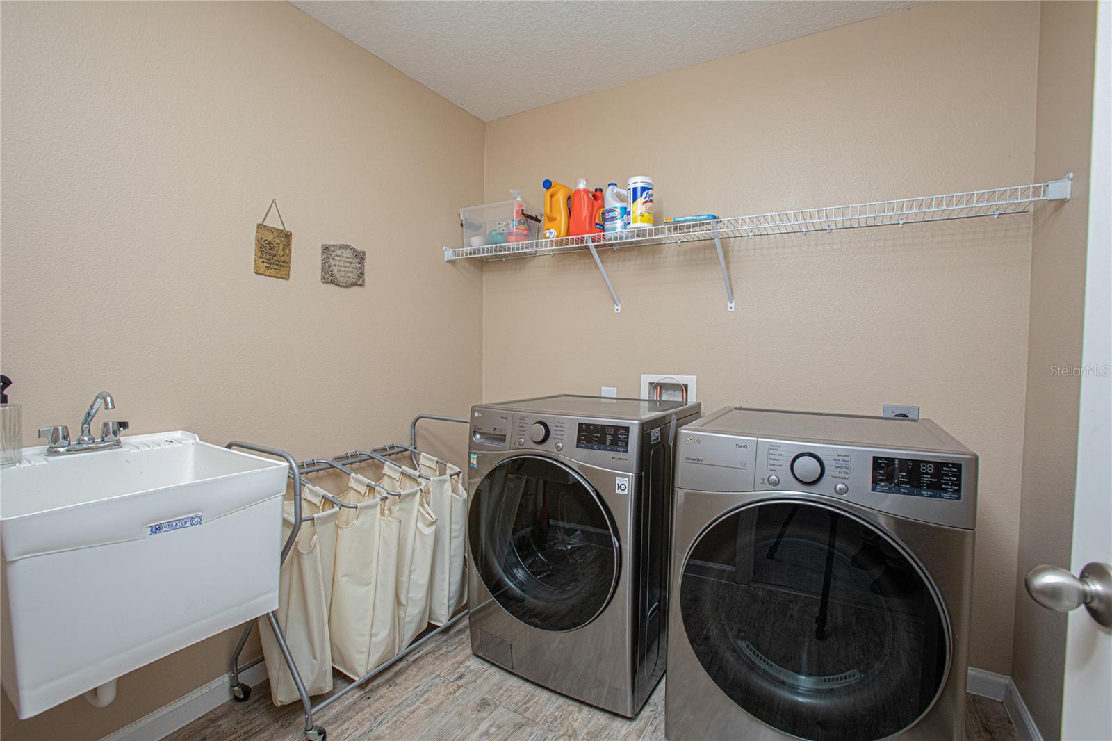 Image 21 of 33 For 2427 Liner Avenue