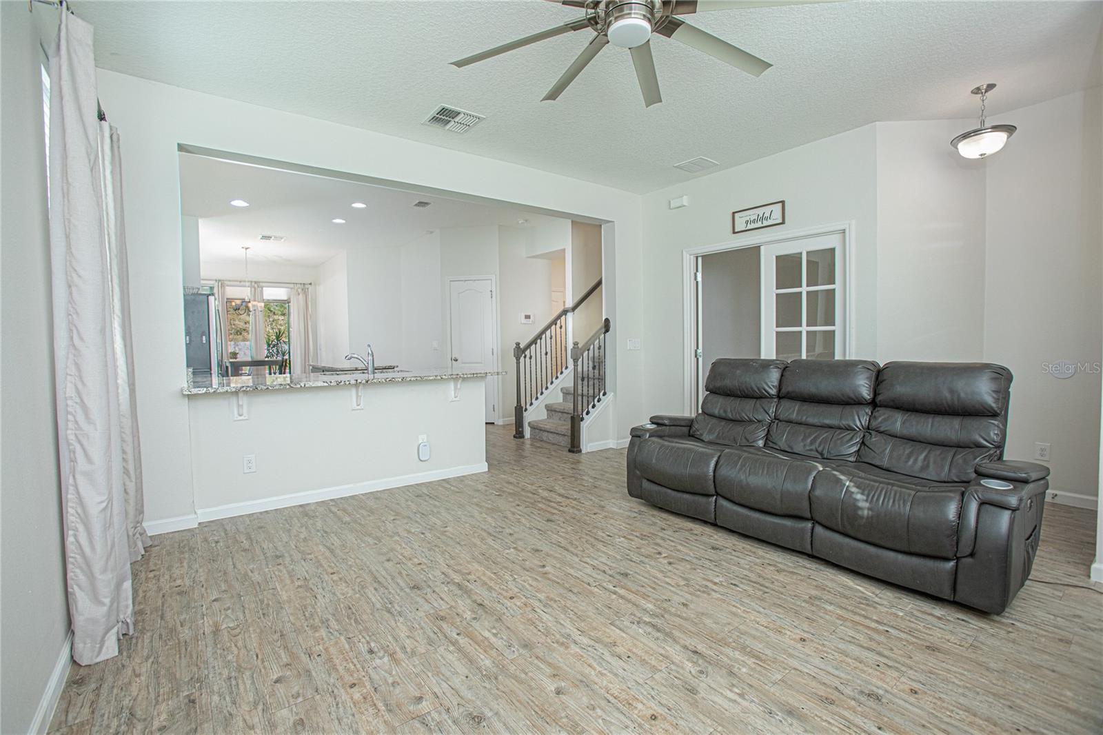 Image 3 of 33 For 2427 Liner Avenue