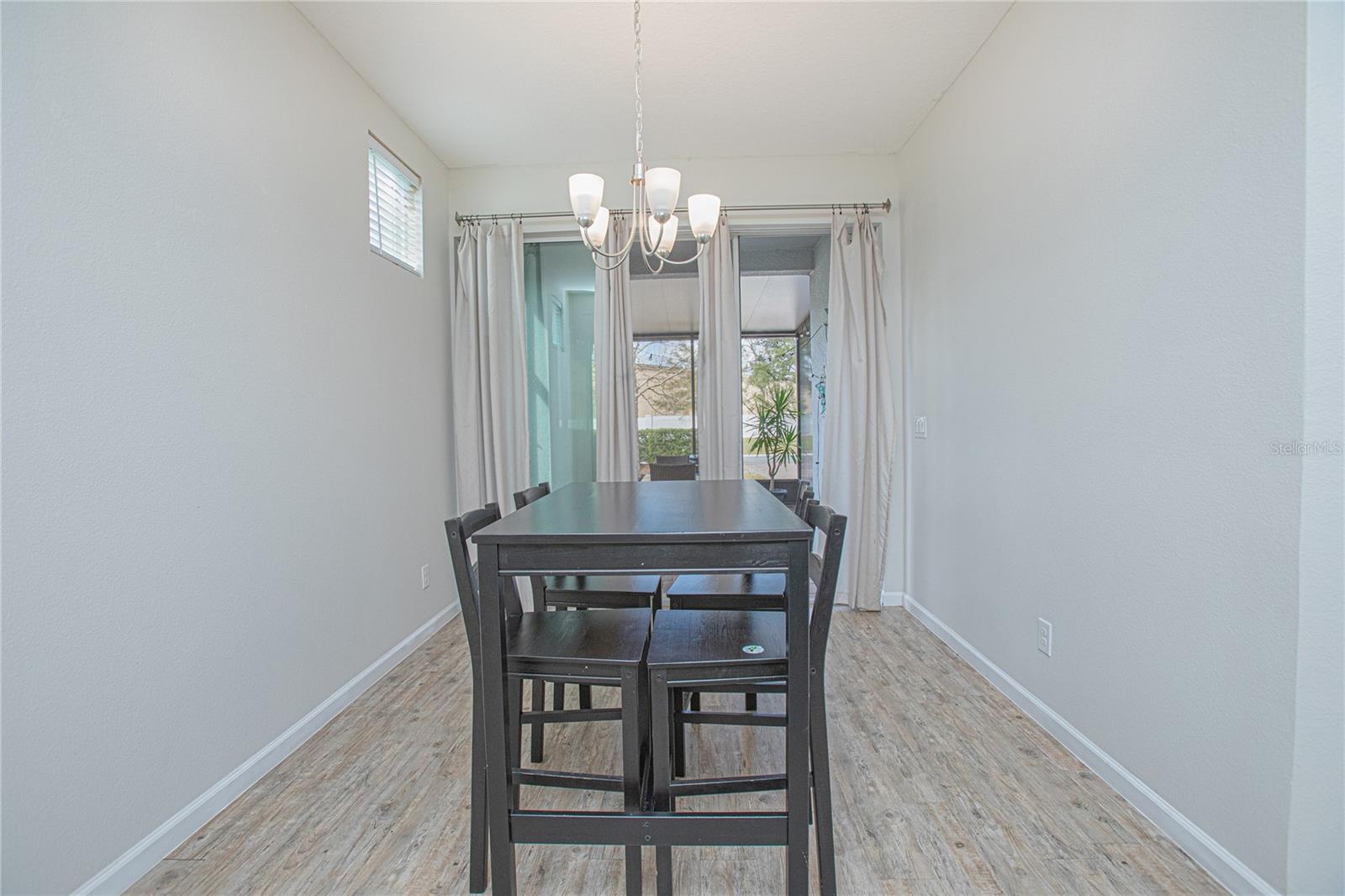 Image 7 of 33 For 2427 Liner Avenue