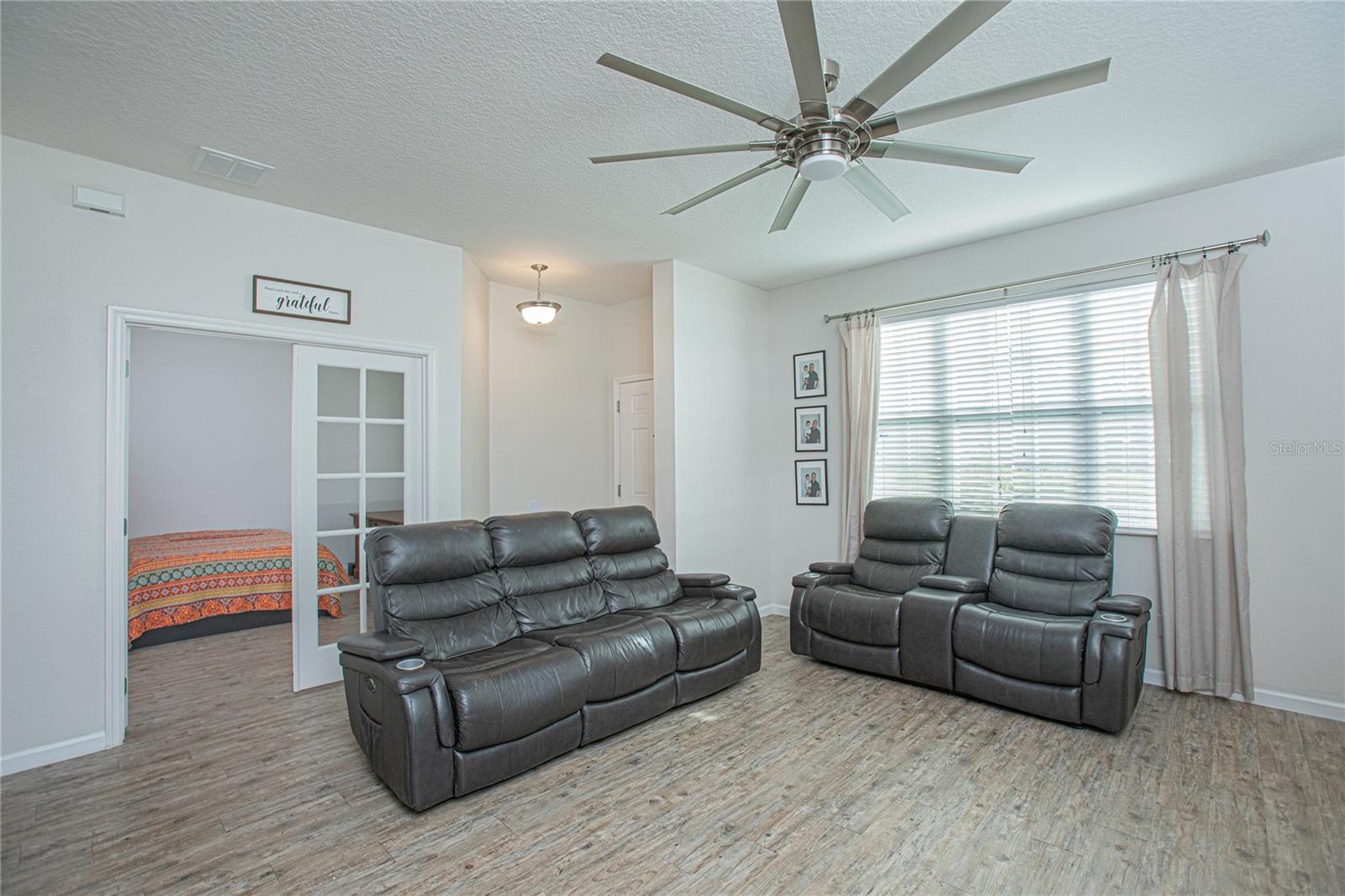 Image 9 of 33 For 2427 Liner Avenue