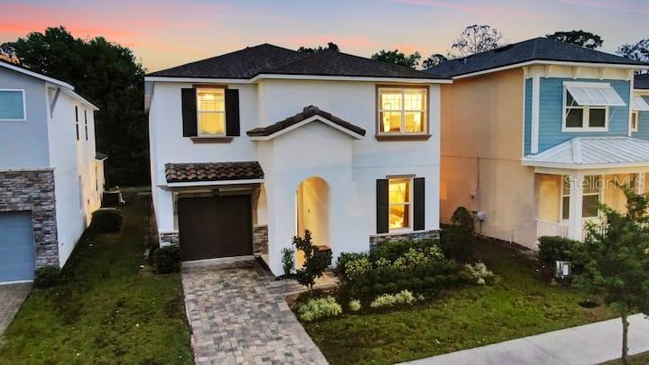 Image 34 of 62 For 1919 Tropical Palms Circle