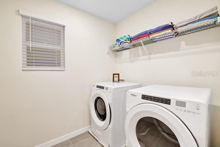 Image 40 of 62 For 1919 Tropical Palms Circle