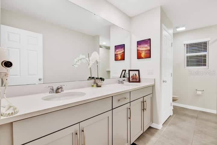 Image 43 of 62 For 1919 Tropical Palms Circle