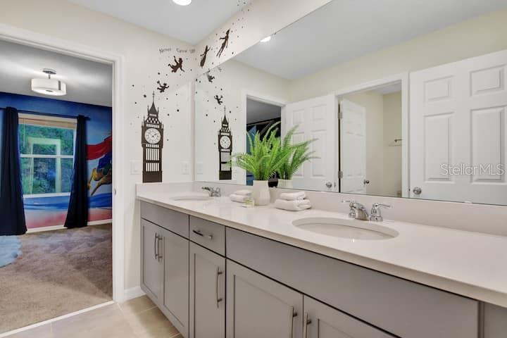 Image 44 of 62 For 1919 Tropical Palms Circle