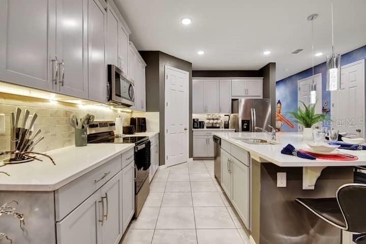 Image 7 of 62 For 1919 Tropical Palms Circle