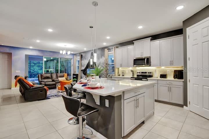 Image 8 of 62 For 1919 Tropical Palms Circle