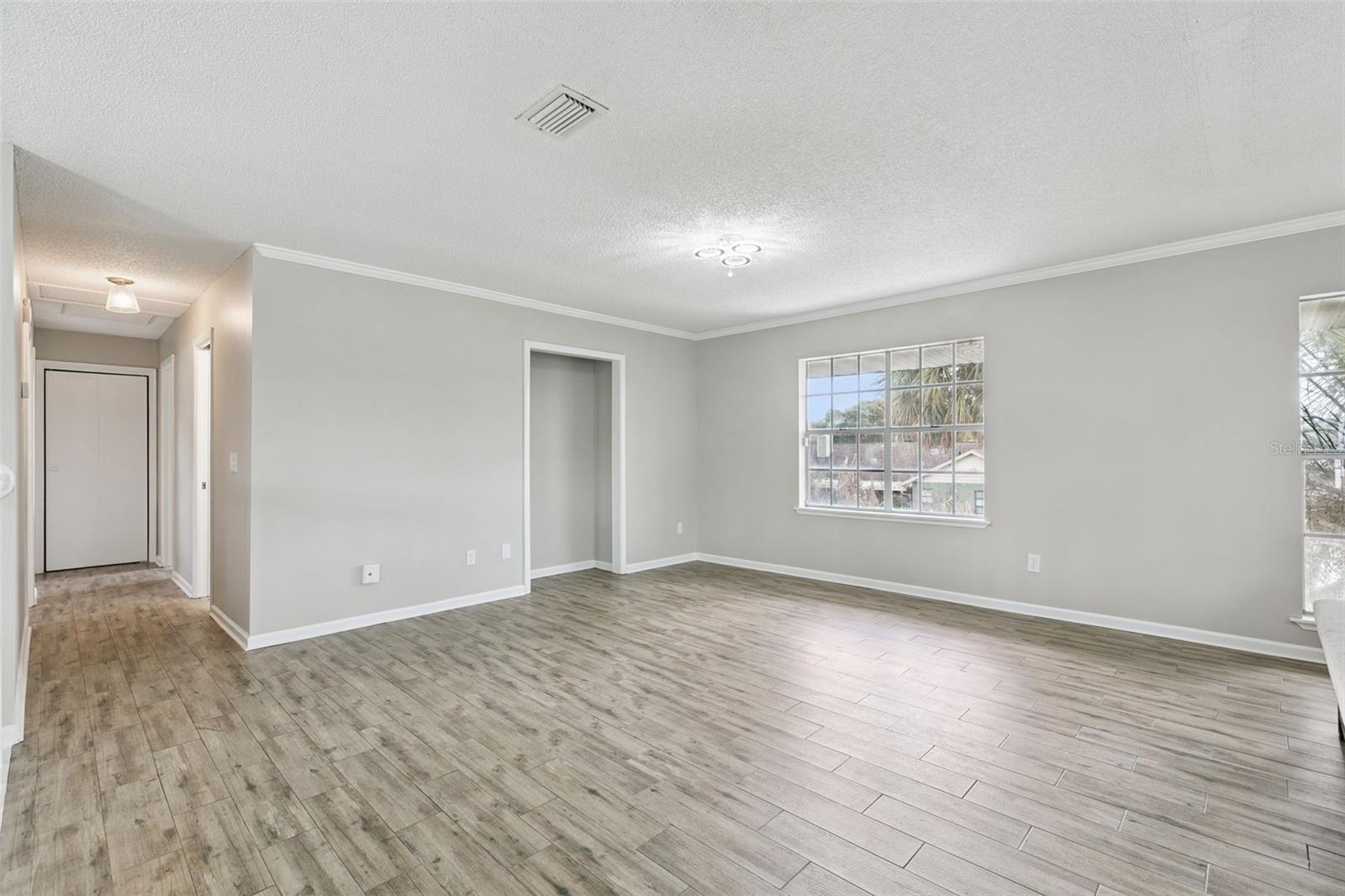 Image 19 of 35 For 489 Deerwood Avenue