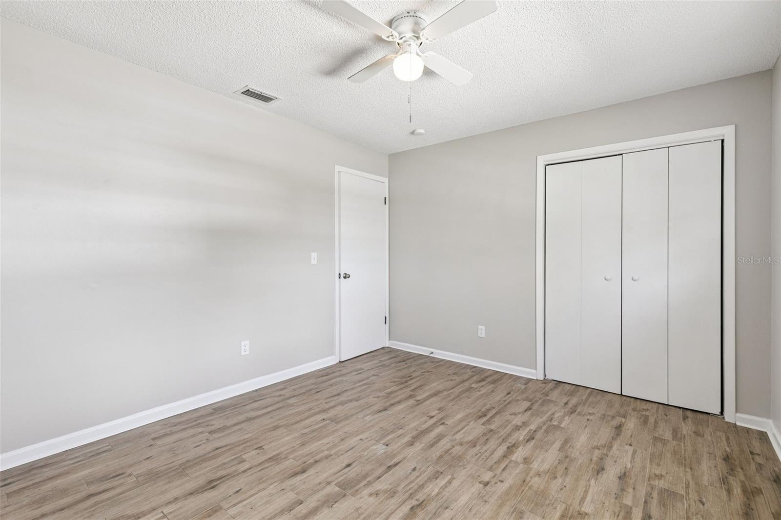 Image 20 of 35 For 489 Deerwood Avenue