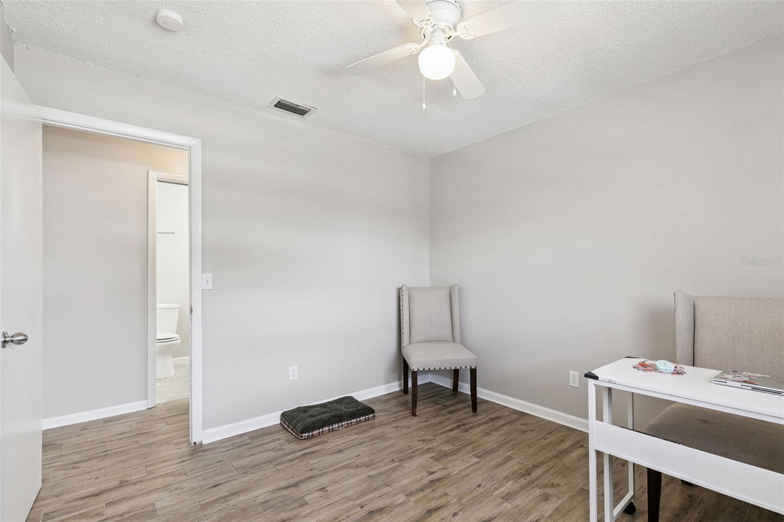 Image 24 of 35 For 489 Deerwood Avenue