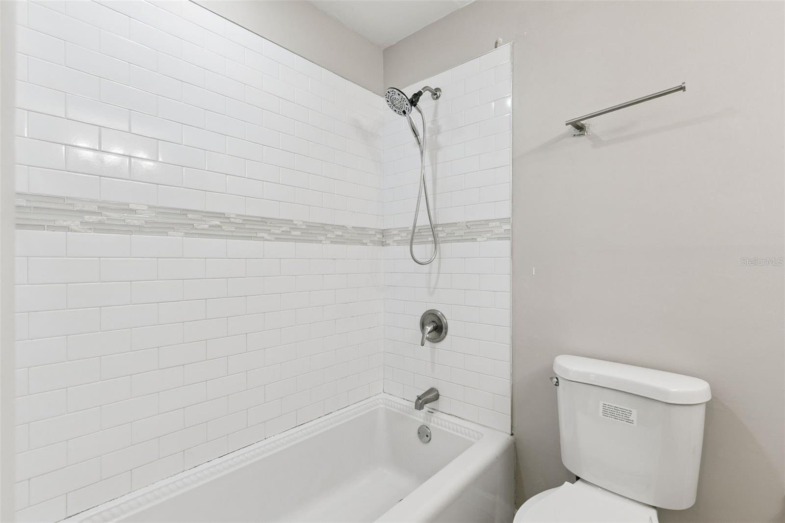 Image 26 of 35 For 489 Deerwood Avenue