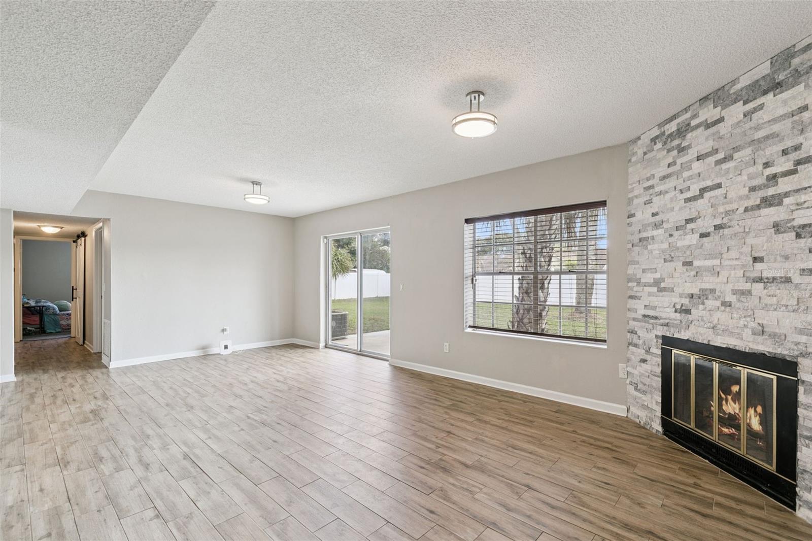 Image 7 of 35 For 489 Deerwood Avenue