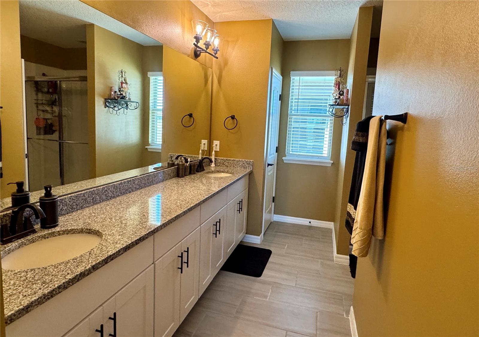 Image 41 of 65 For 16736 Oakboro Street