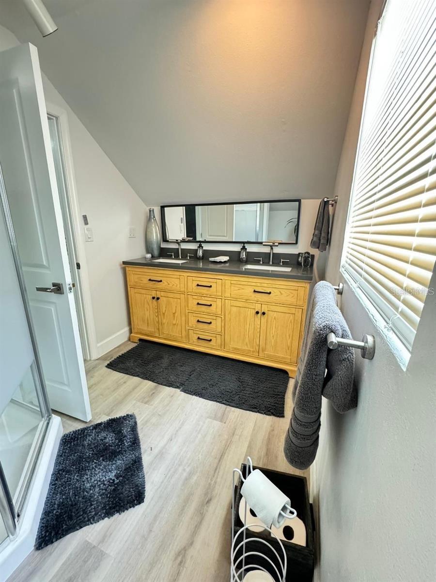 Image 11 of 12 For 860 Magnolia Avenue 3