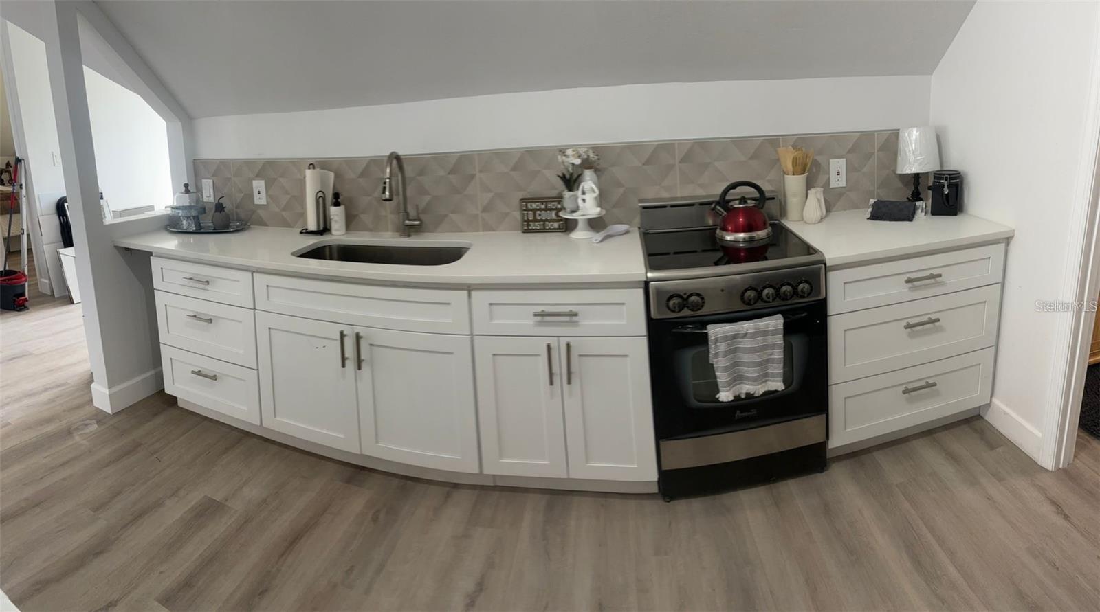 Image 2 of 12 For 860 Magnolia Avenue 3