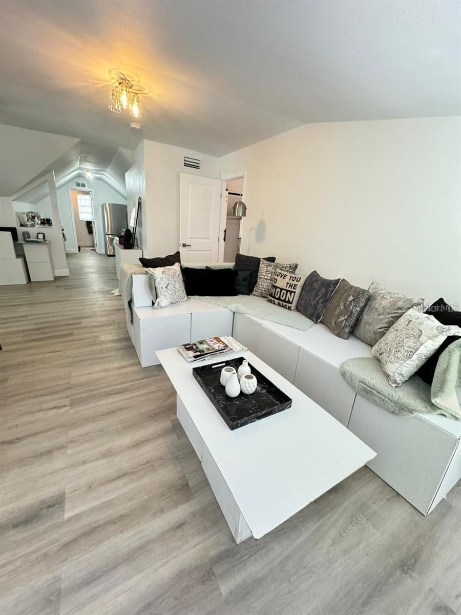 Image 5 of 12 For 860 Magnolia Avenue 3