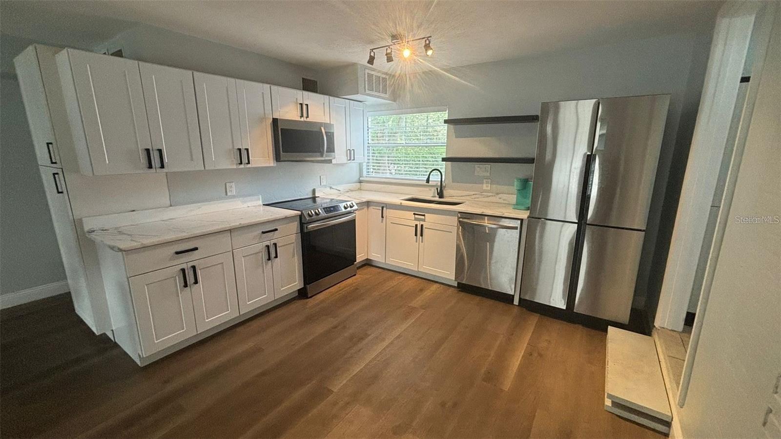 Image 4 of 14 For 749 Ridgewood Avenue