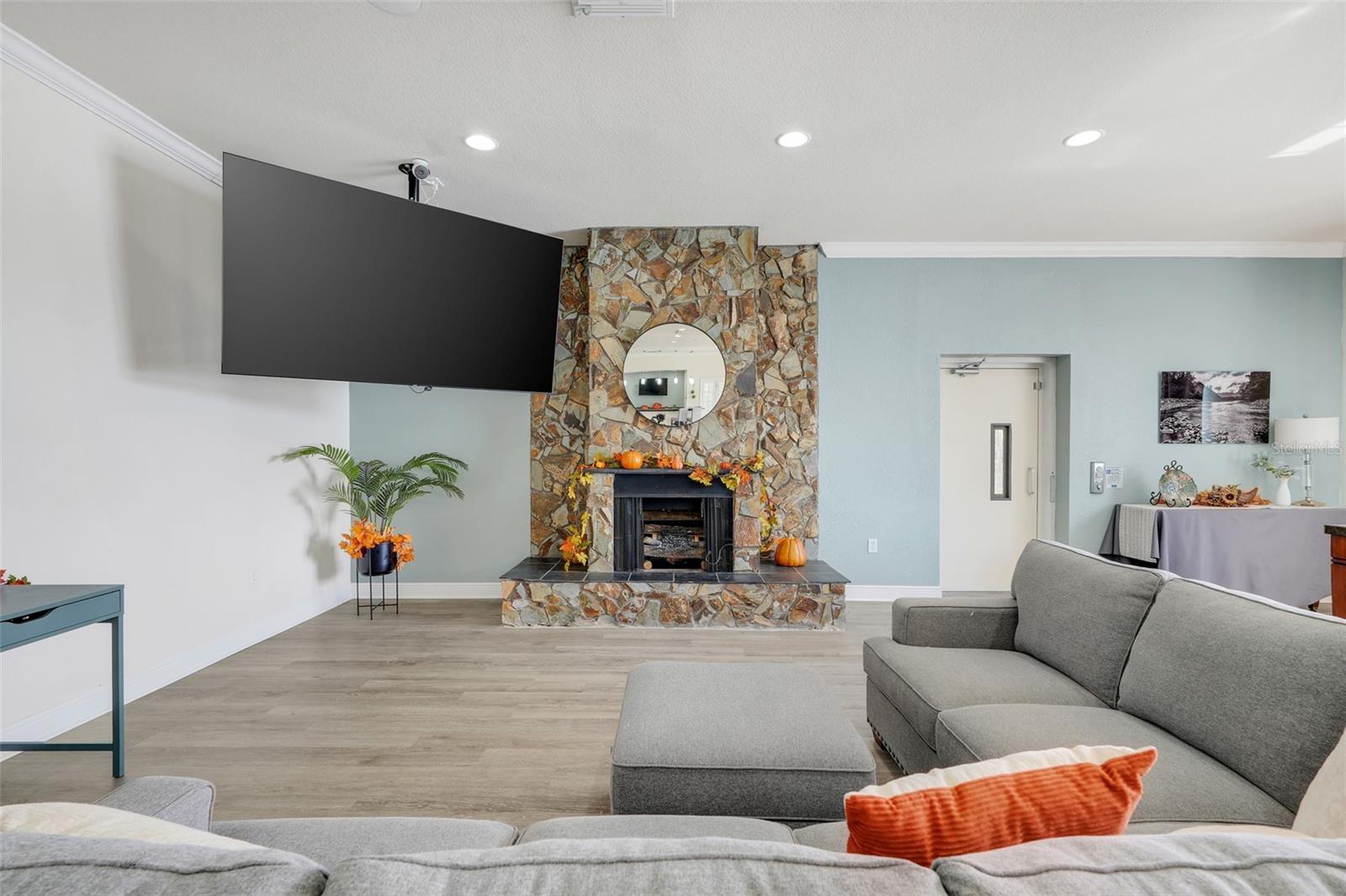 Image 33 of 47 For 4224 Lake Underhill Road 8b8