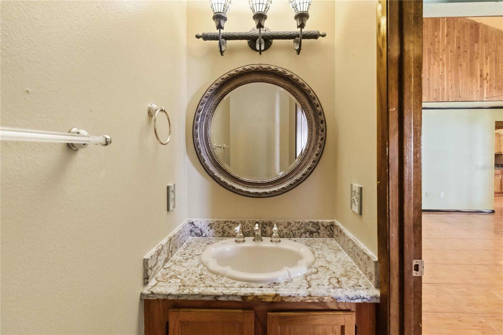 Image 17 of 32 For 12620 Belrose Avenue