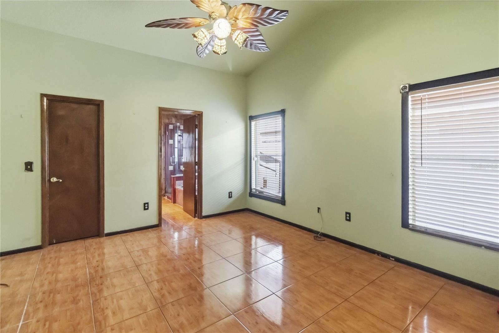 Image 18 of 32 For 12620 Belrose Avenue