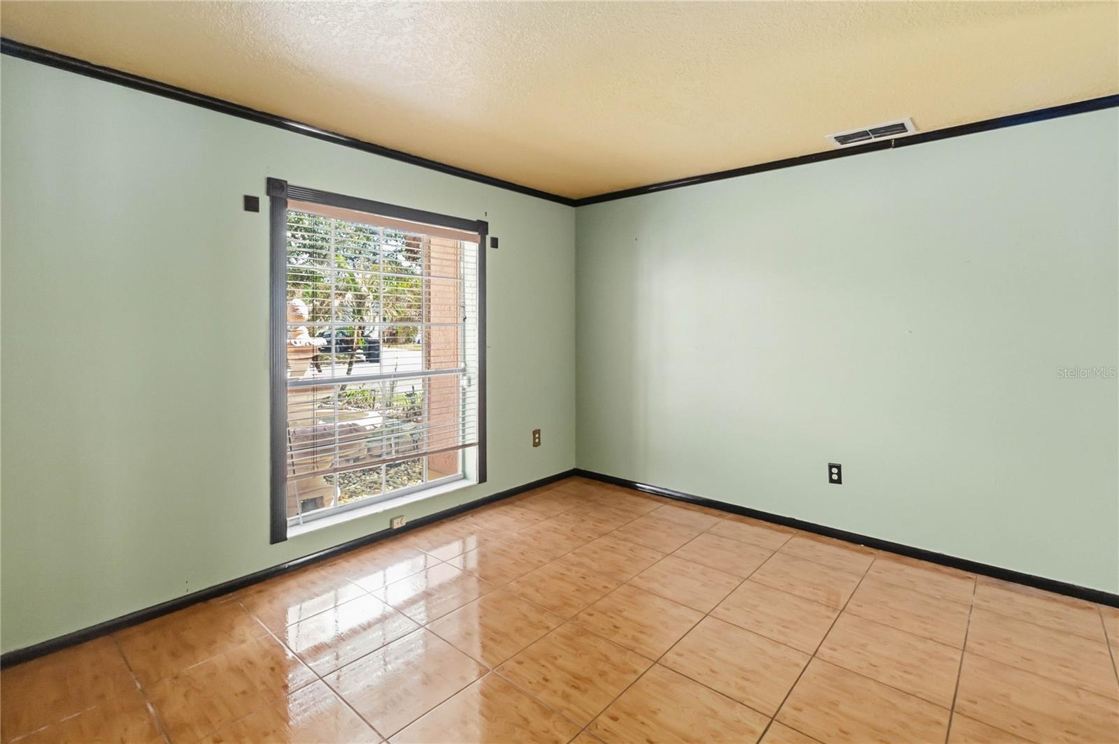 Image 8 of 32 For 12620 Belrose Avenue