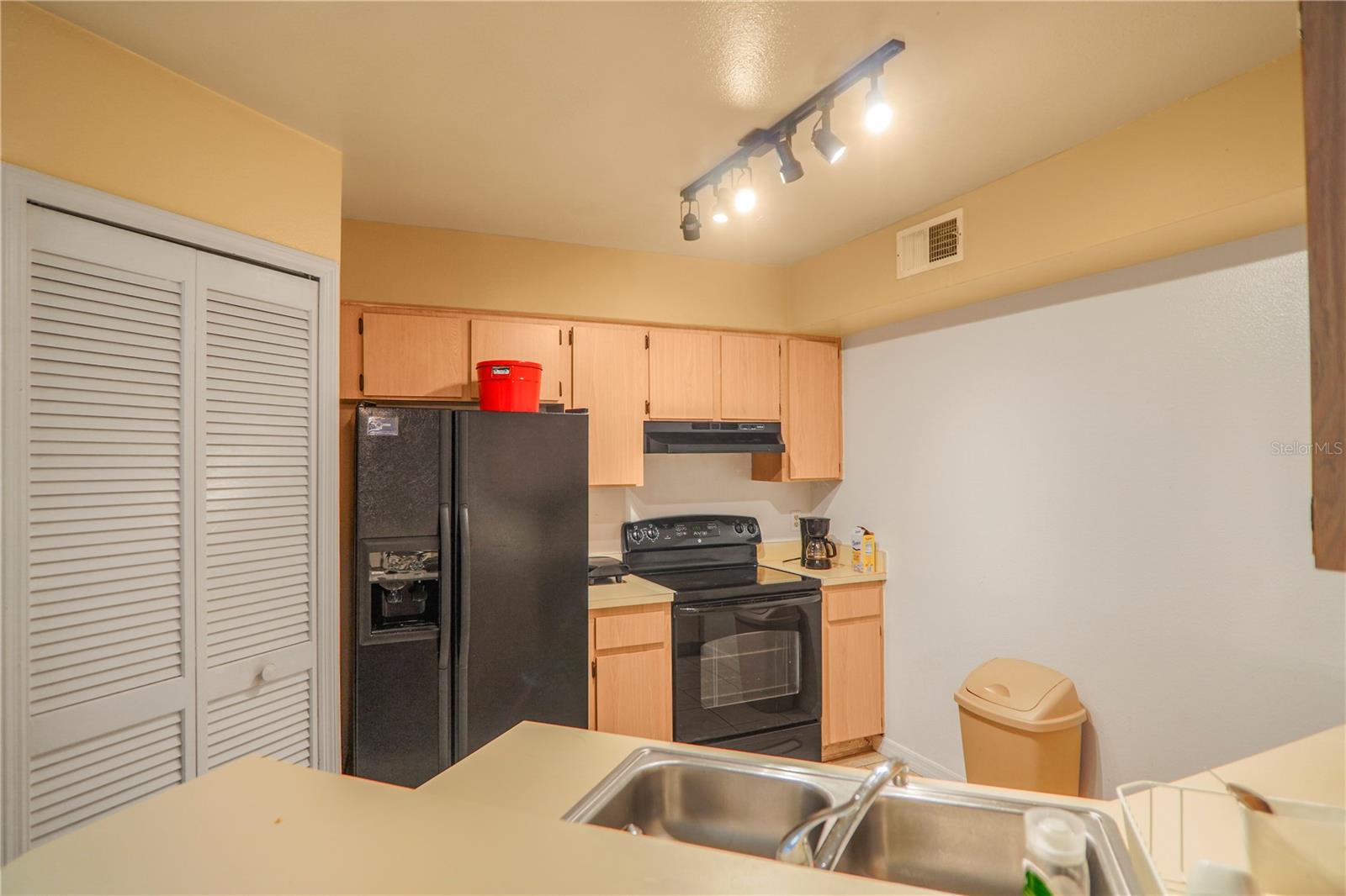 Image 11 of 38 For 4605 Gate Place 05