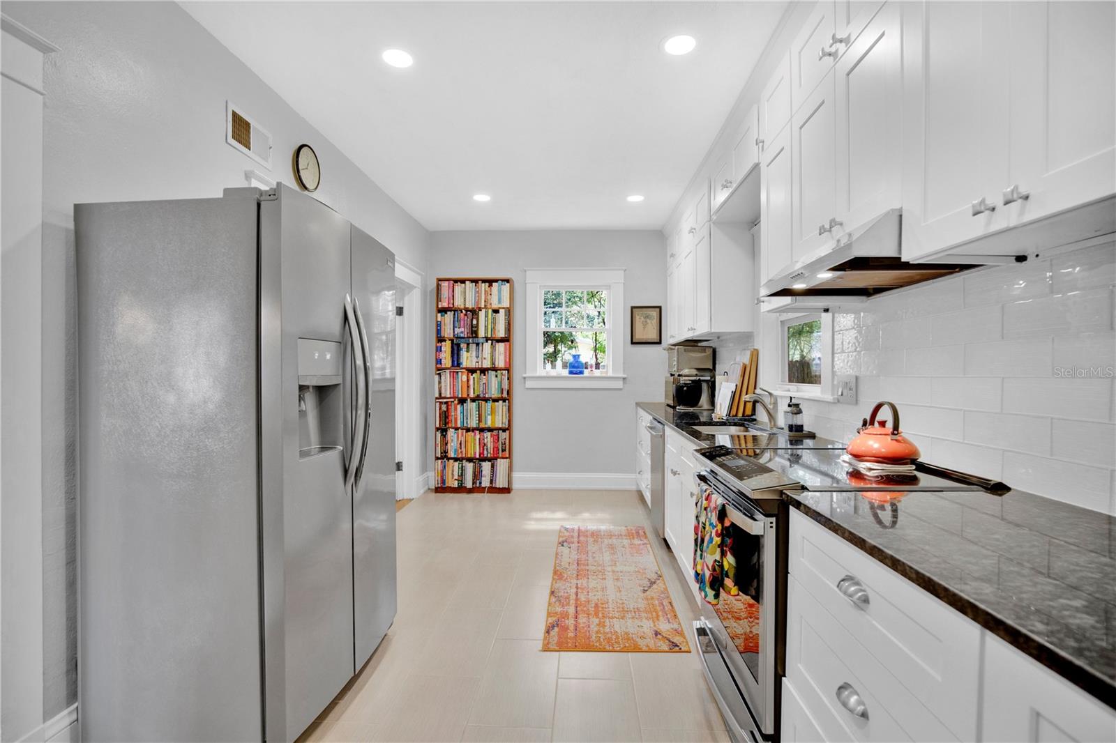 Image 13 of 30 For 1702 Magnolia Avenue