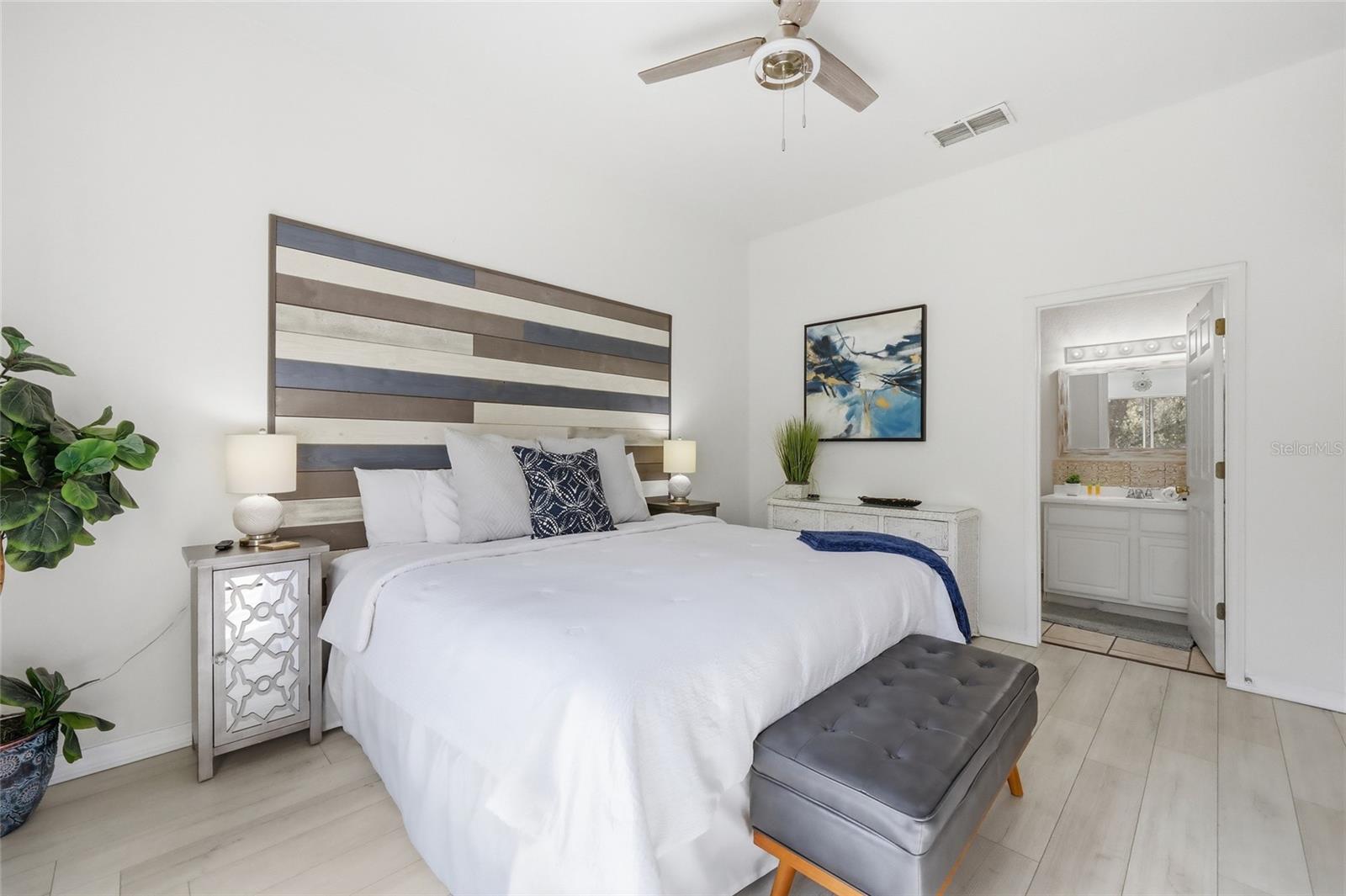 Image 11 of 37 For 411 Lucaya Loop 411