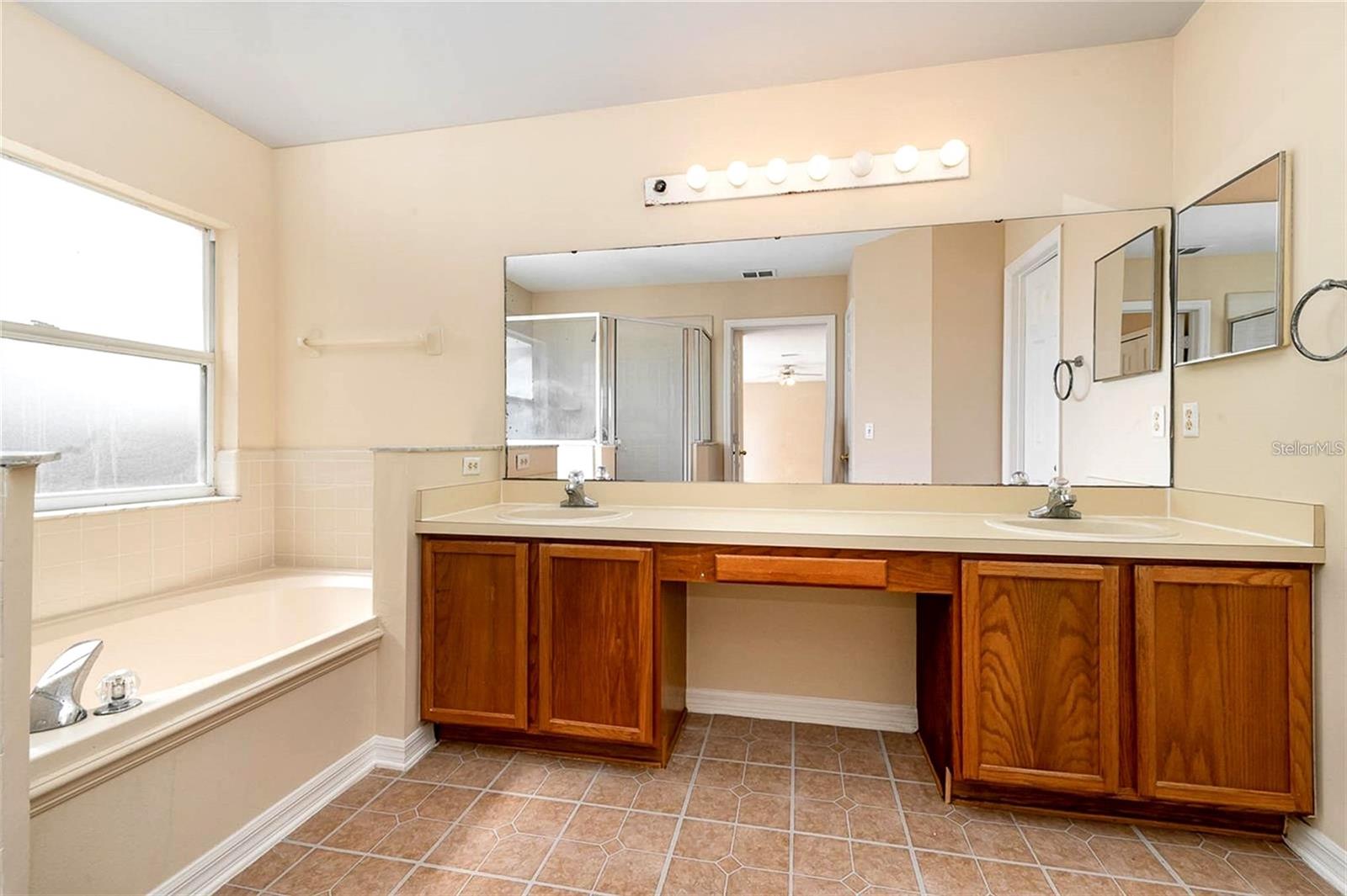 Image 11 of 17 For 7818 Country Run Parkway