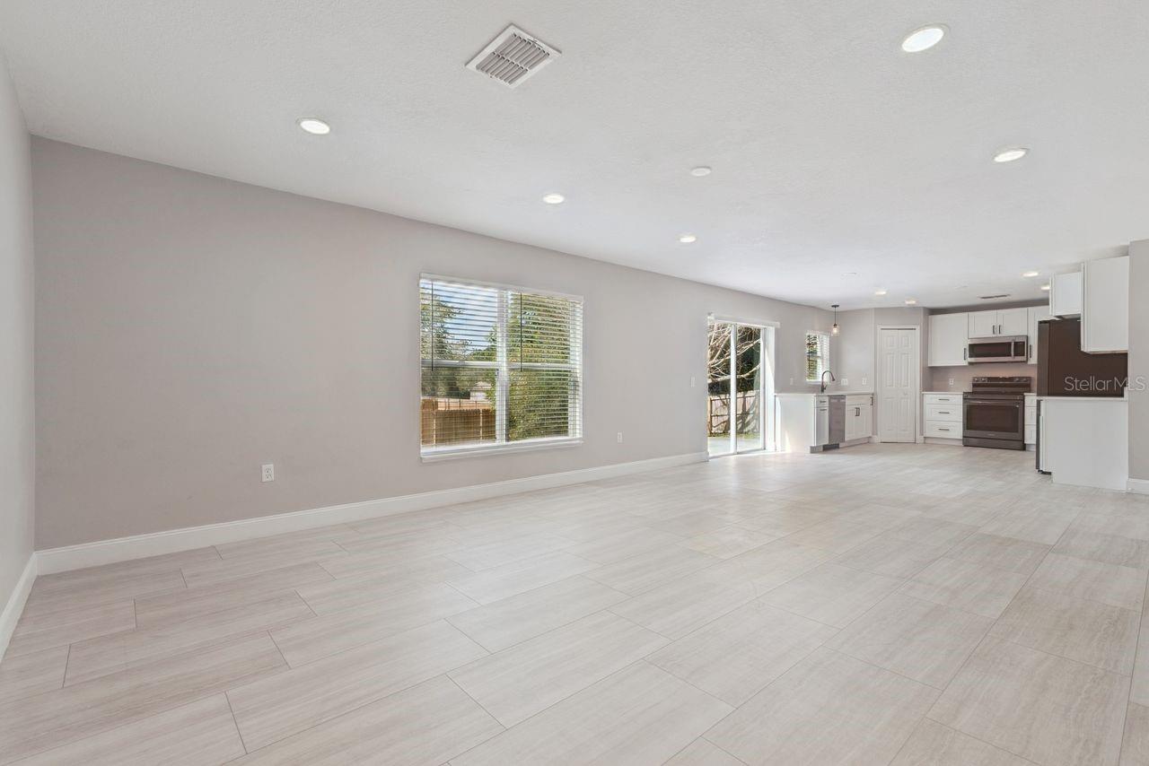 Image 10 of 45 For 2735 Howland Boulevard