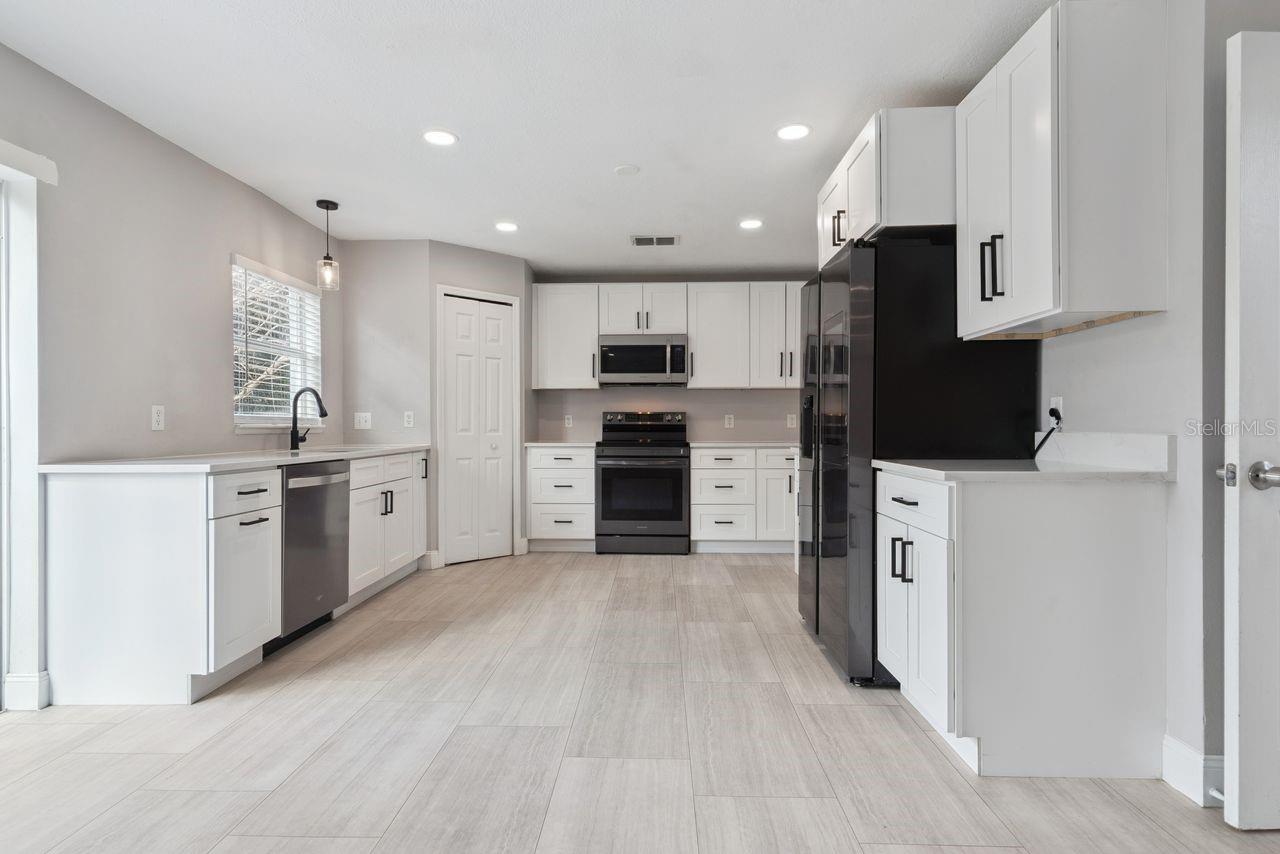 Image 13 of 45 For 2735 Howland Boulevard