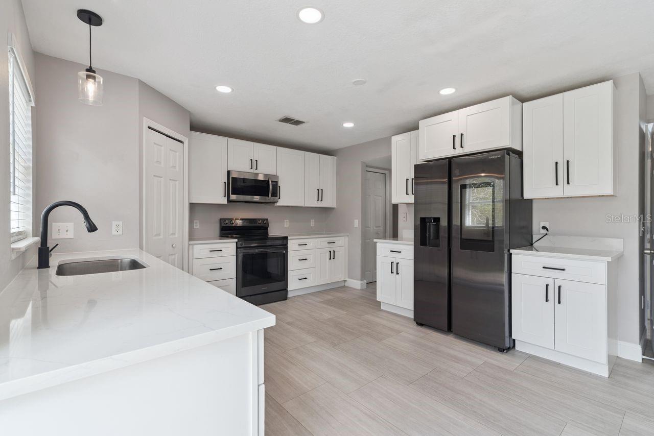 Image 14 of 45 For 2735 Howland Boulevard