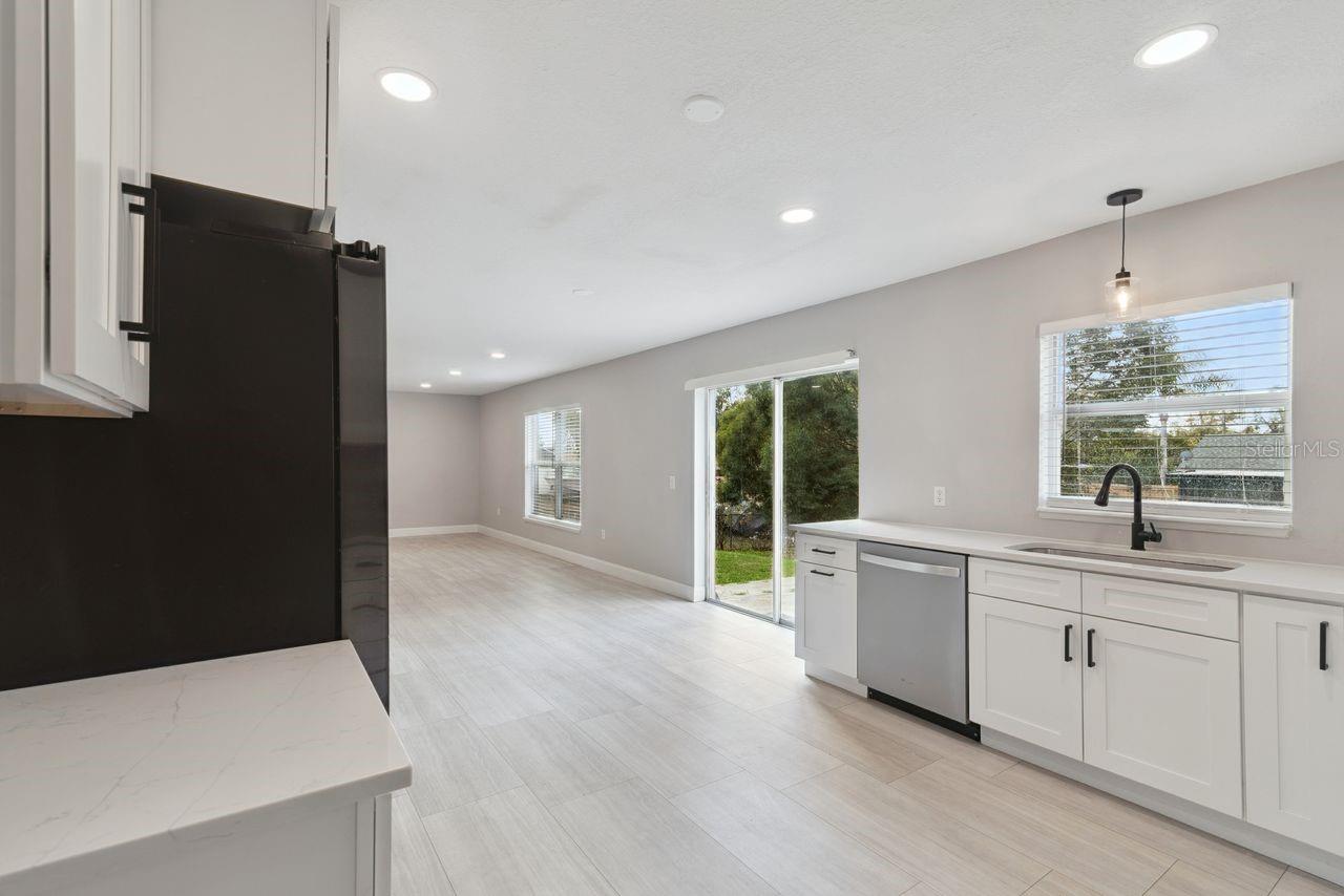 Image 15 of 45 For 2735 Howland Boulevard