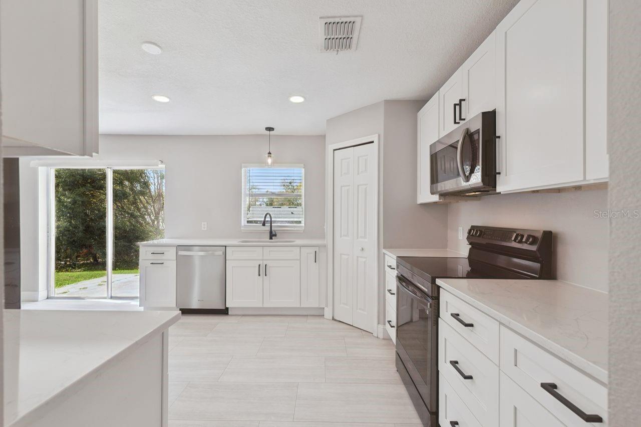 Image 16 of 45 For 2735 Howland Boulevard