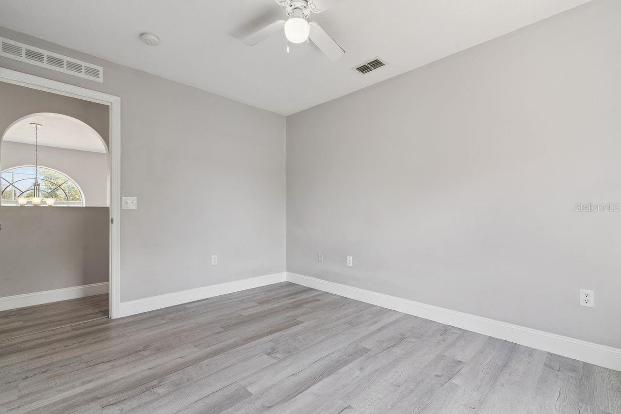 Image 21 of 45 For 2735 Howland Boulevard