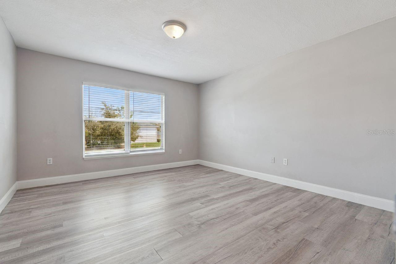 Image 23 of 45 For 2735 Howland Boulevard