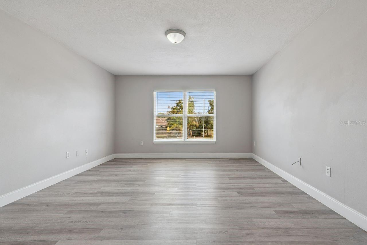 Image 27 of 45 For 2735 Howland Boulevard