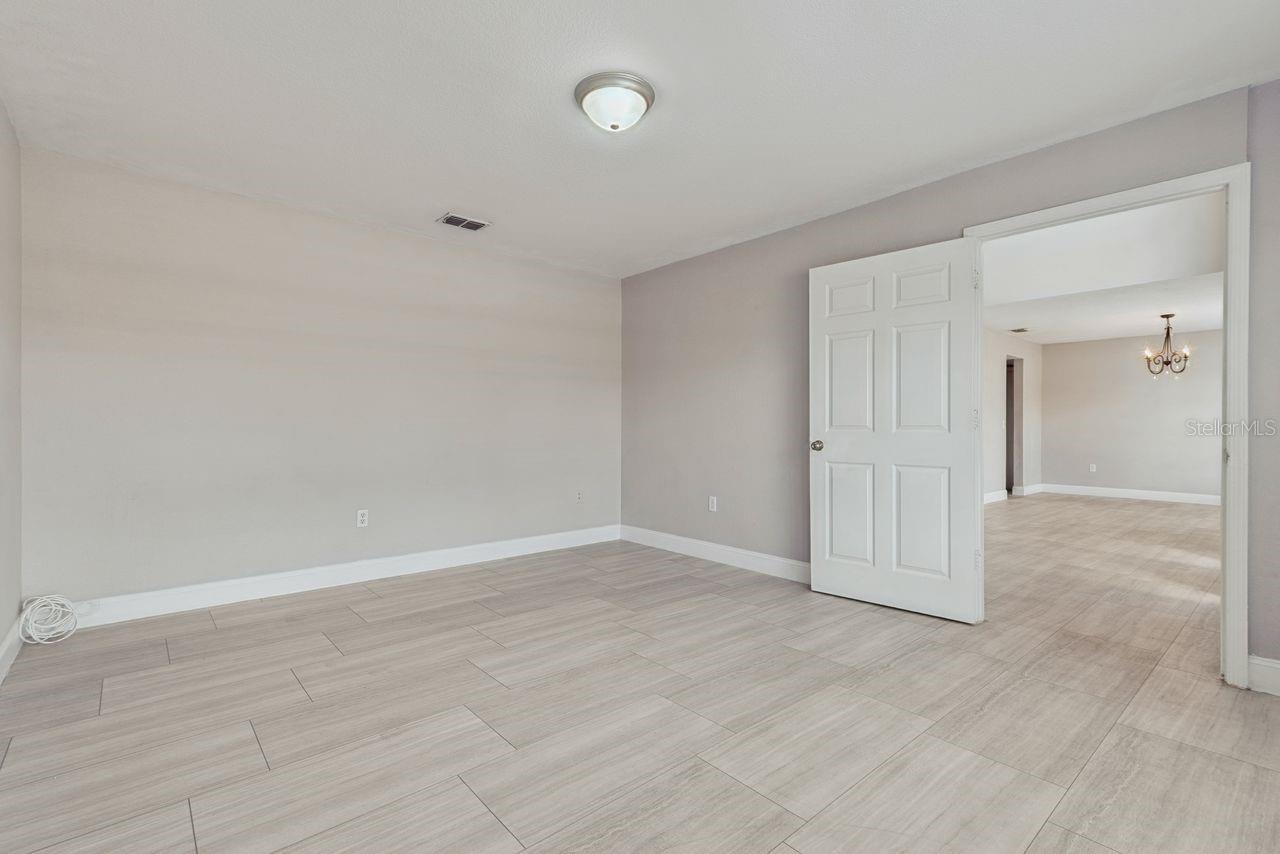 Image 28 of 45 For 2735 Howland Boulevard