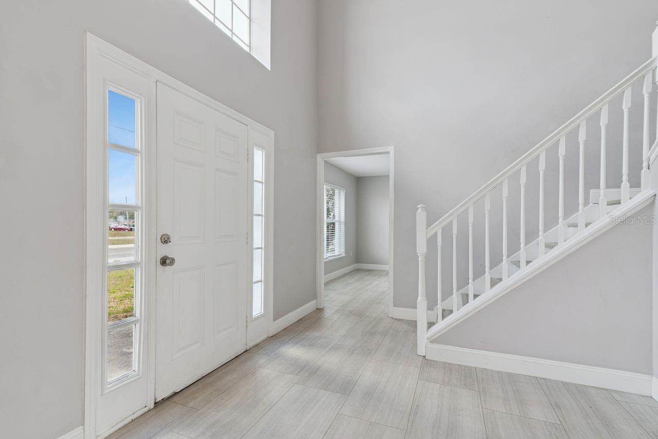 Image 3 of 45 For 2735 Howland Boulevard