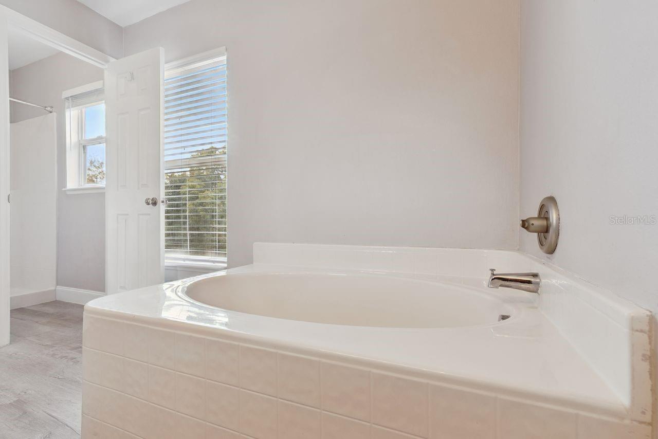 Image 30 of 45 For 2735 Howland Boulevard