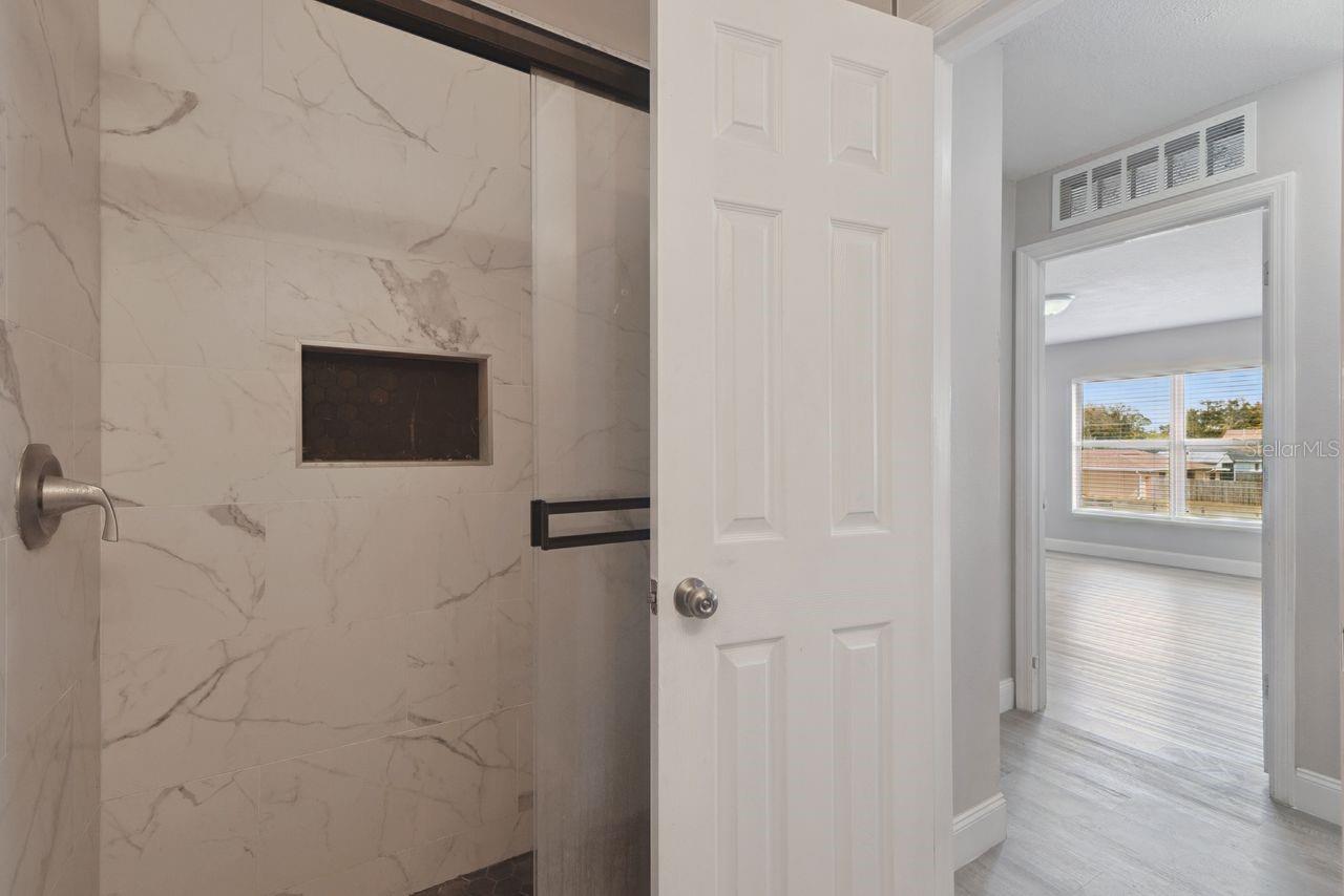 Image 33 of 45 For 2735 Howland Boulevard