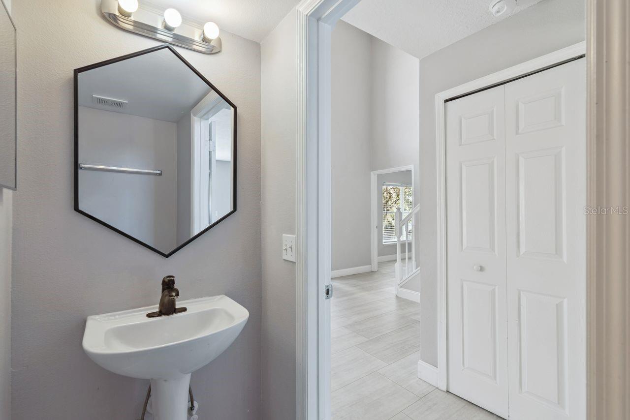 Image 34 of 45 For 2735 Howland Boulevard