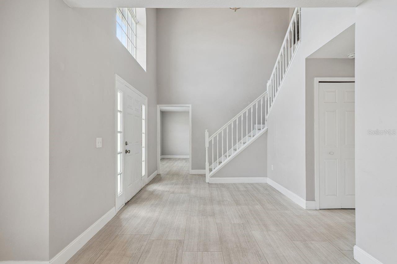 Image 6 of 45 For 2735 Howland Boulevard