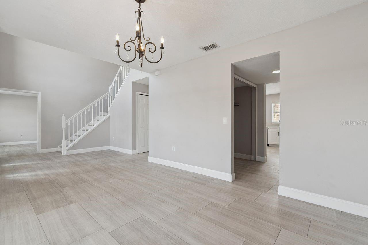 Image 8 of 45 For 2735 Howland Boulevard