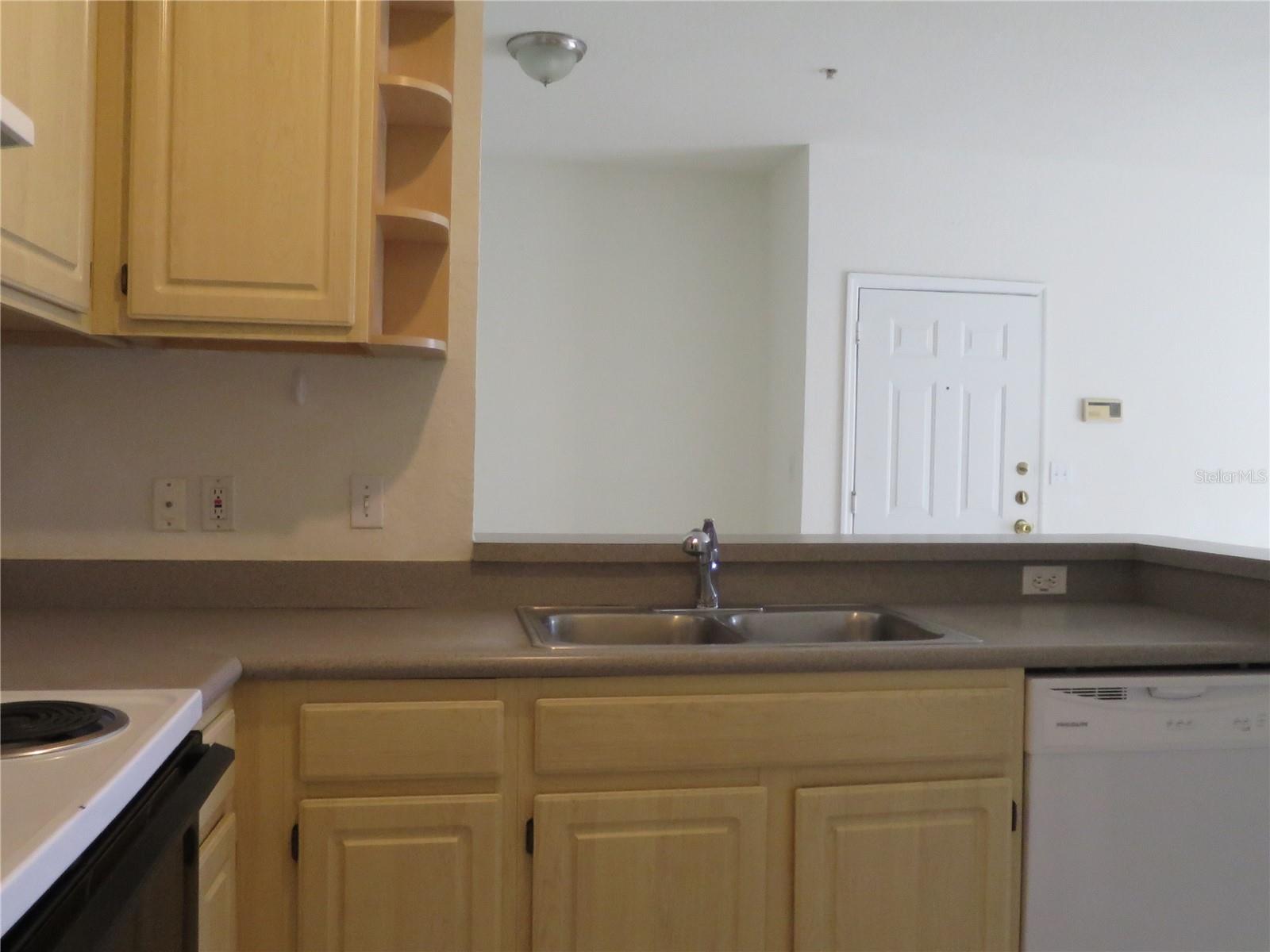 Image 10 of 41 For 8826 Dunes Court 208