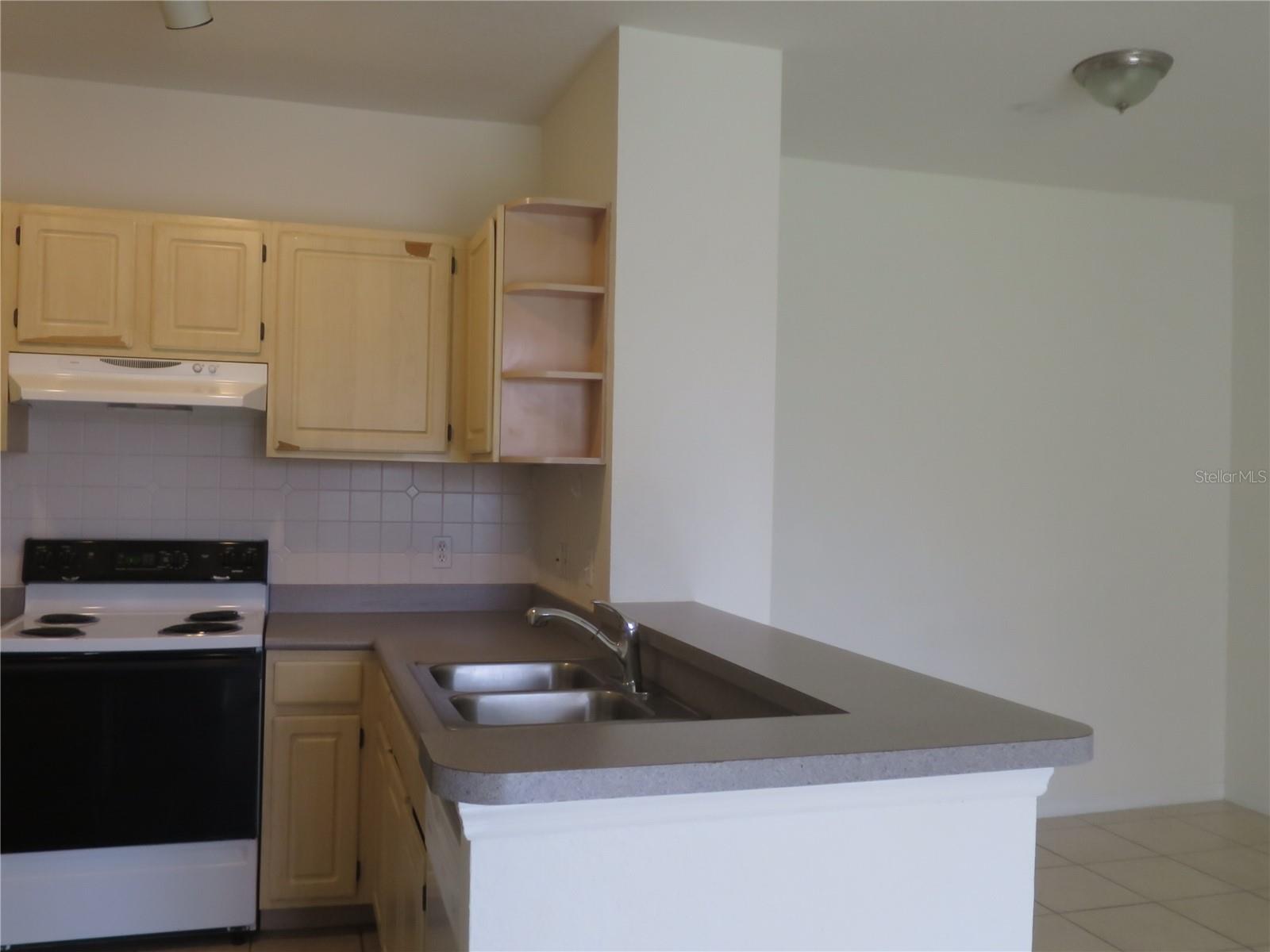 Image 11 of 41 For 8826 Dunes Court 208